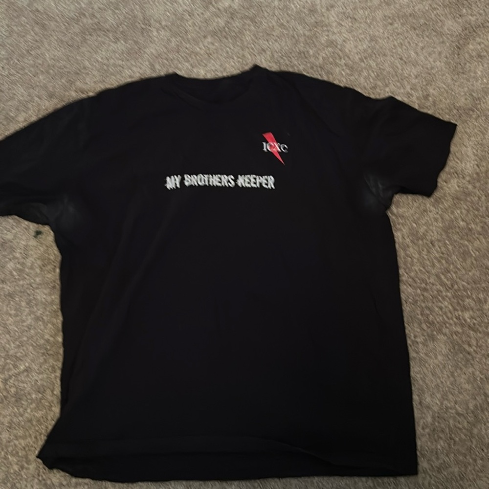 Men’s used  t-shirt 2x  good condition